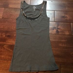 Old navy tank with necklace design